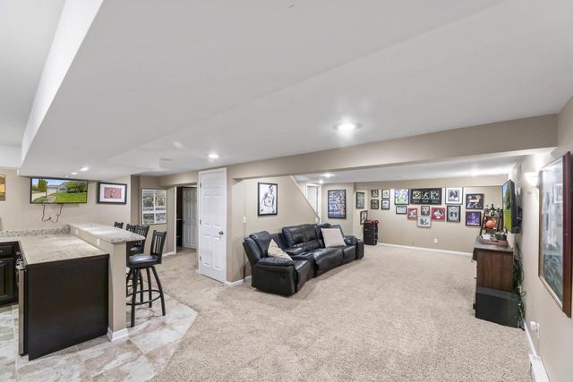 1803 Wexford LANE, Waukesha, WI 53186