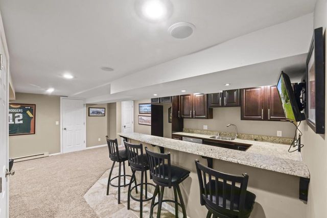 1803 Wexford LANE, Waukesha, WI 53186