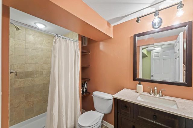 1803 Wexford LANE, Waukesha, WI 53186