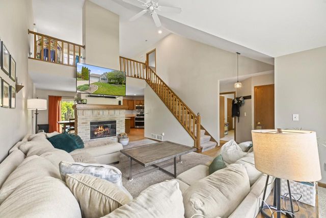 1803 Wexford LANE, Waukesha, WI 53186