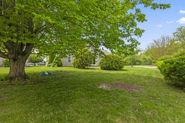 1803 Wexford LANE, Waukesha, WI 53186
