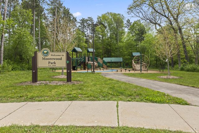 1803 Wexford LANE, Waukesha, WI 53186