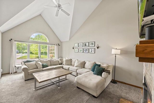 1803 Wexford LANE, Waukesha, WI 53186