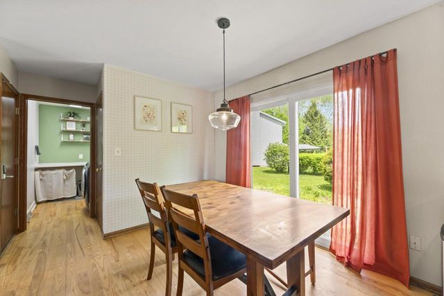 1803 Wexford LANE, Waukesha, WI 53186