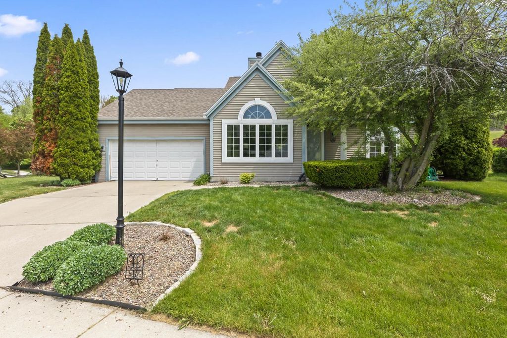 1803 Wexford LANE, Waukesha, WI 53186