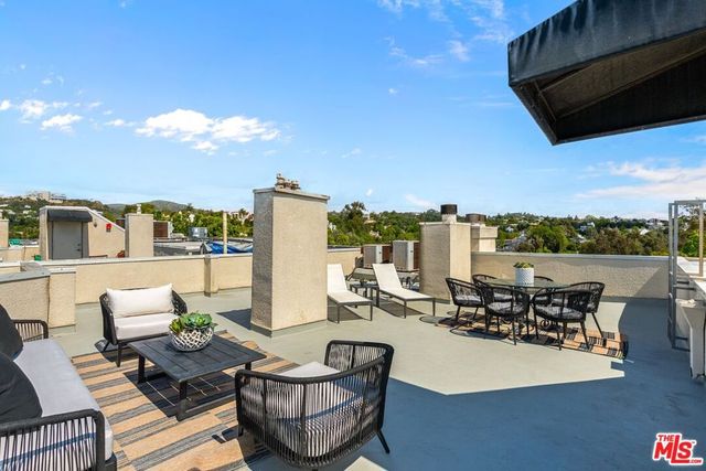 390 S Sepulveda Boulevard 409, Los Angeles, CA 90049