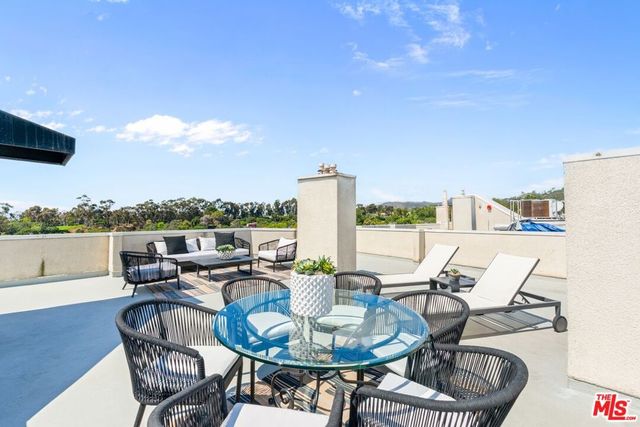 390 S Sepulveda Boulevard 409, Los Angeles, CA 90049