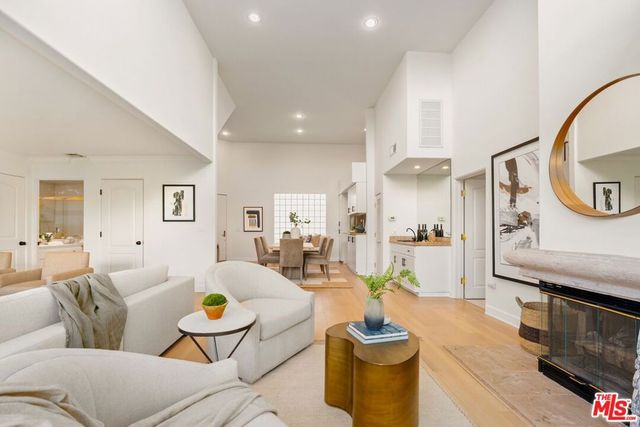 390 S Sepulveda Boulevard 409, Los Angeles, CA 90049