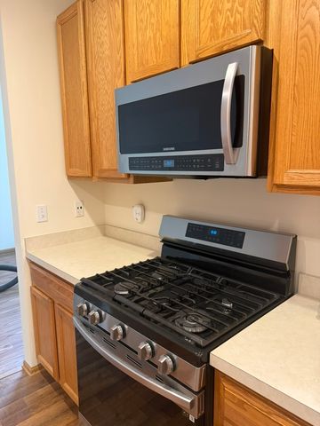 323 Tower Hill Drive, St. Charles, IL 60174