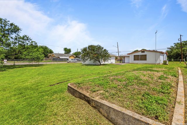 218 BETTY JEAN ST, San Antonio, TX 78223