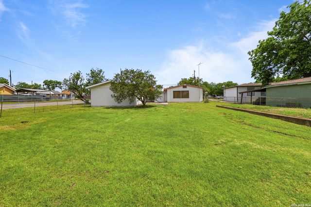 218 BETTY JEAN ST, San Antonio, TX 78223