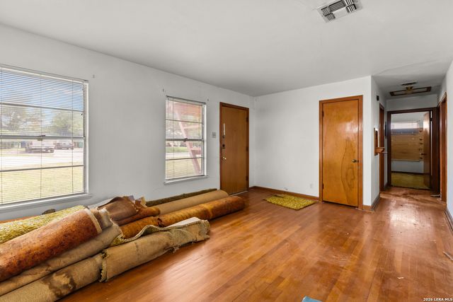 218 BETTY JEAN ST, San Antonio, TX 78223