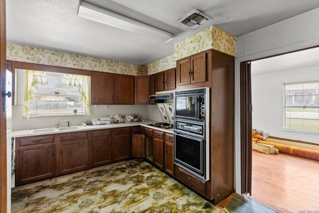 218 BETTY JEAN ST, San Antonio, TX 78223