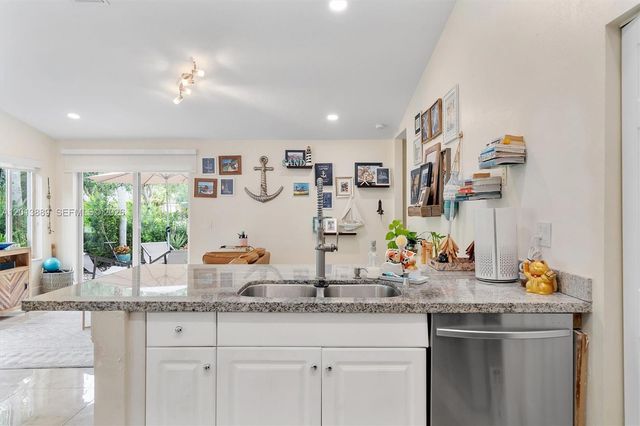 1516 Zenith Way, Weston, FL 33327