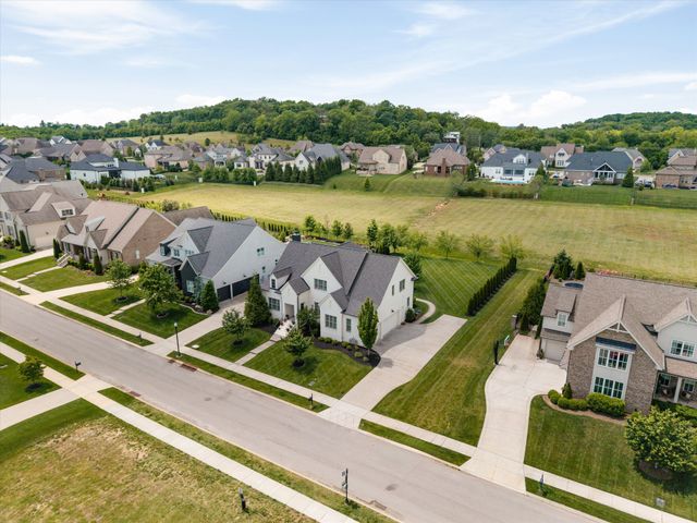 3817 Pulpmill Dr, Thompsons Station, TN 37179