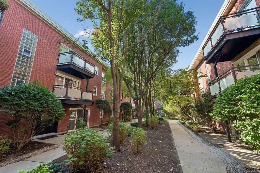 6415 N Damen Avenue 3W, Chicago, IL 60645 — exterior