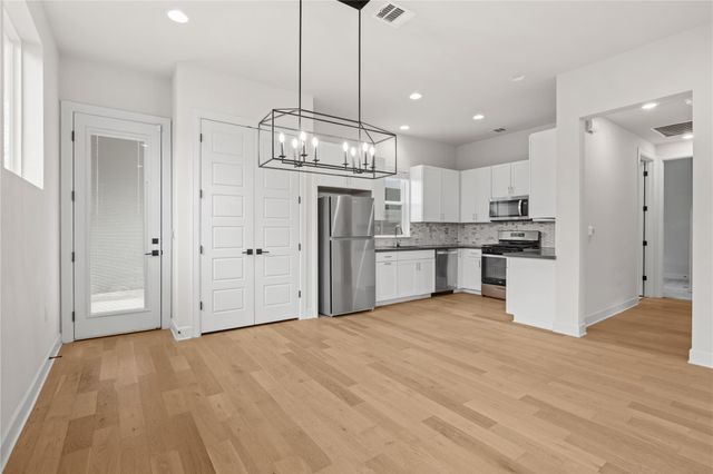 8414 Bowling Green DR 3, Austin, TX 78757