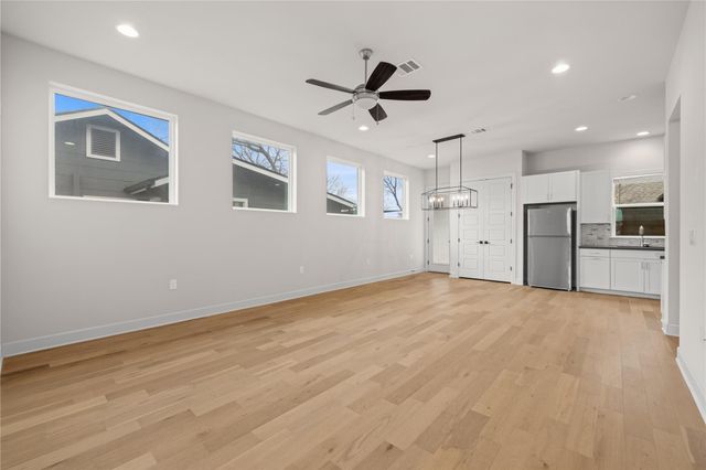 8414 Bowling Green DR 3, Austin, TX 78757