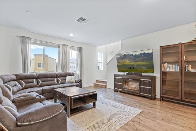 4174 Sally Ride Way, Sacramento, CA 95834