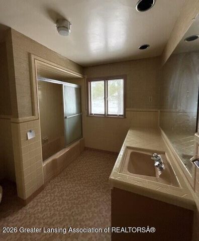 3215 S Cambridge Road, Lansing, MI 48911