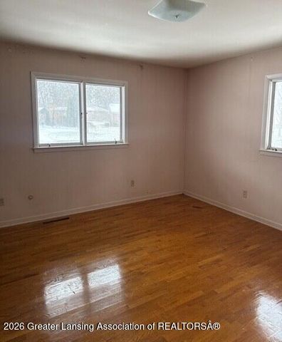 3215 S Cambridge Road, Lansing, MI 48911