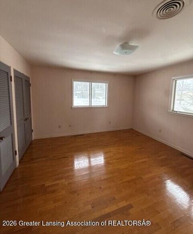 3215 S Cambridge Road, Lansing, MI 48911