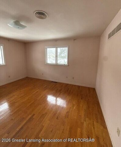 3215 S Cambridge Road, Lansing, MI 48911