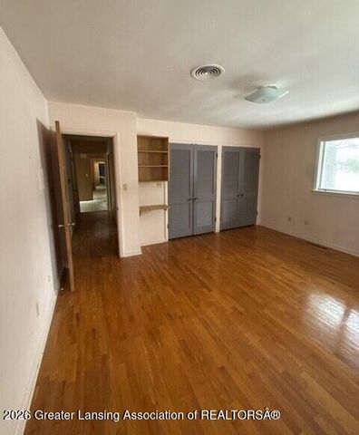 3215 S Cambridge Road, Lansing, MI 48911