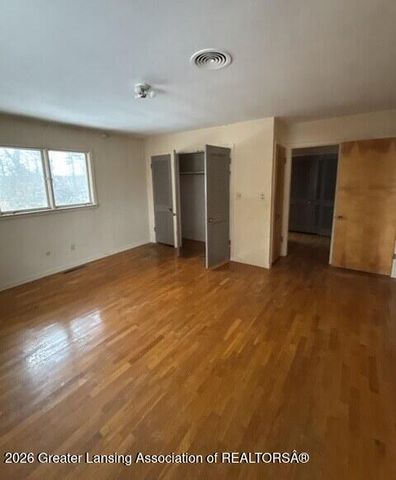 3215 S Cambridge Road, Lansing, MI 48911