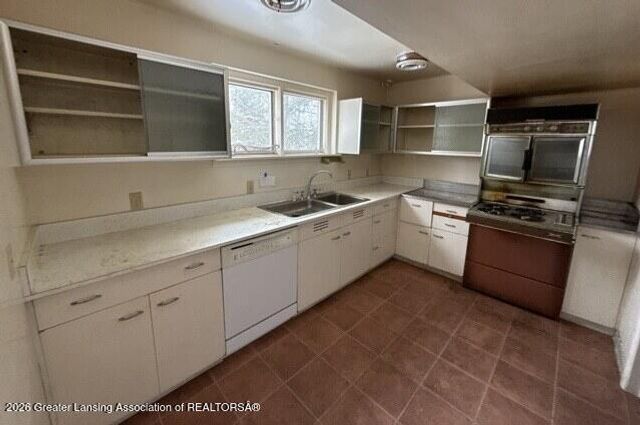 3215 S Cambridge Road, Lansing, MI 48911