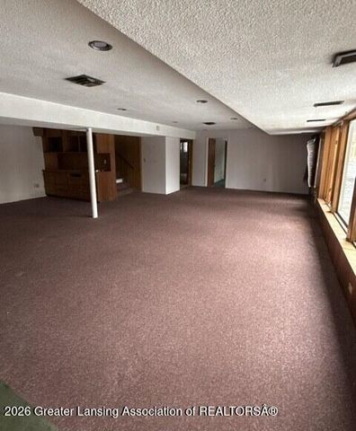 3215 S Cambridge Road, Lansing, MI 48911