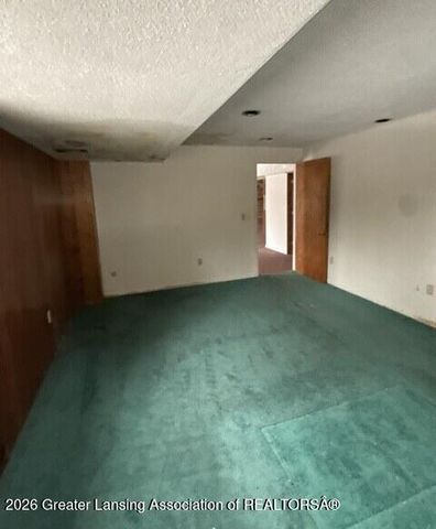 3215 S Cambridge Road, Lansing, MI 48911