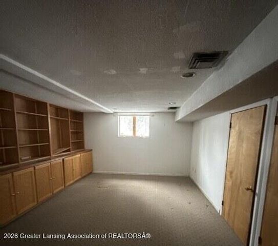 3215 S Cambridge Road, Lansing, MI 48911