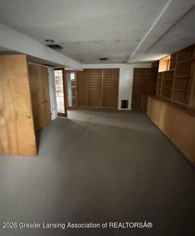 3215 S Cambridge Road, Lansing, MI 48911