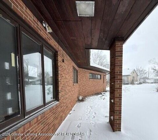 3215 S Cambridge Road, Lansing, MI 48911