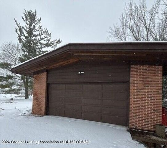 3215 S Cambridge Road, Lansing, MI 48911