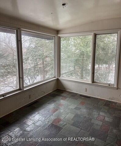3215 S Cambridge Road, Lansing, MI 48911