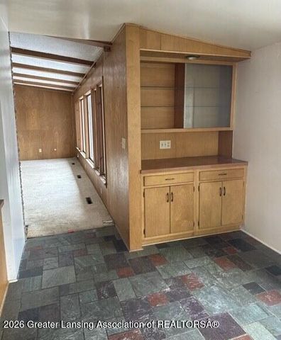 3215 S Cambridge Road, Lansing, MI 48911