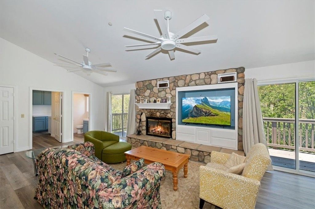 Image 6 of property listing at 1023 Pintail Circle, Lake Arrowhead, CA 92352
