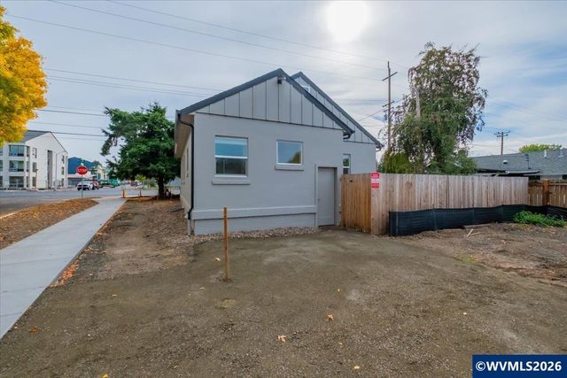 2580 SW 3rd St, Corvallis, OR 97333