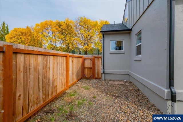 2580 SW 3rd St, Corvallis, OR 97333