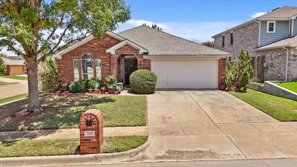 7425 Grass Valley Trail, Fort Worth, TX 76123
