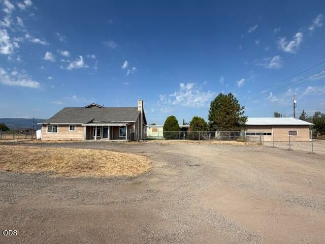 7465 Table Rock Terrace, Central Point, OR 97502