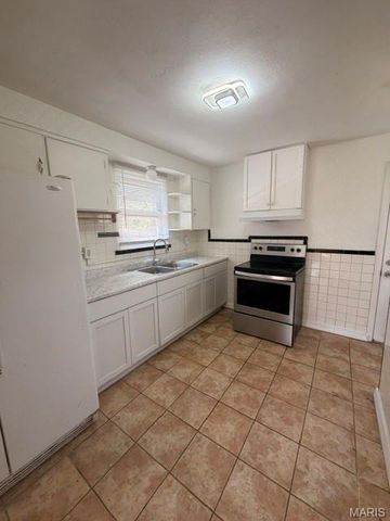 8309 Orchard Avenue, University City, MO 63132