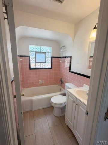 8309 Orchard Avenue, University City, MO 63132