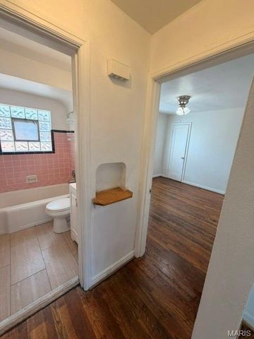 8309 Orchard Avenue, University City, MO 63132