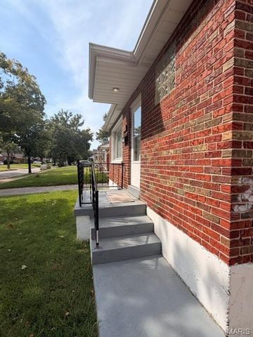 8309 Orchard Avenue, University City, MO 63132