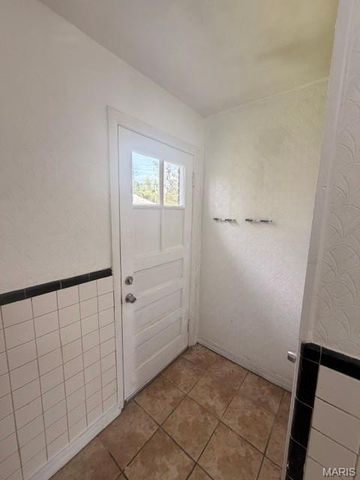 8309 Orchard Avenue, University City, MO 63132