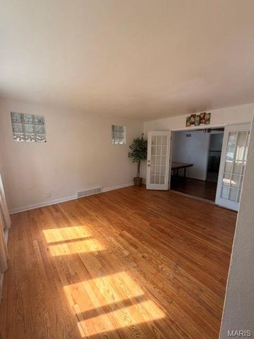 8309 Orchard Avenue, University City, MO 63132
