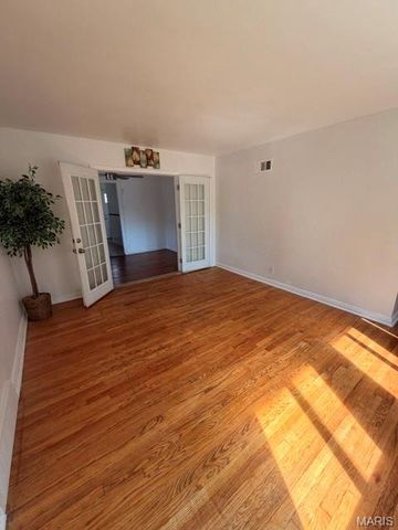 8309 Orchard Avenue, University City, MO 63132